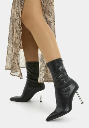 - Ankle boot