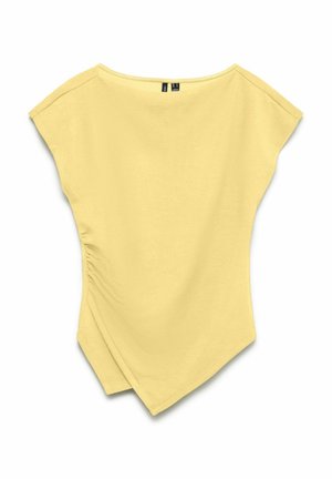 Kollane asümmeetriline lühikeste varrukatega pluus, millel on lai kaelus ja külgkortsud, valmistatud pehmest kangast, laotatud valgele taustale.