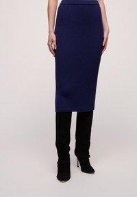 Selected, blu violaceo
