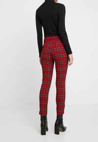 GAP Pantaloni - red
