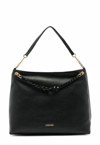 Sac à main en cuir noir avec une surface texturée, pr�ésentant un accent en chaîne dorée et une sangle tressée noire. Logo imprimé en doré en bas.