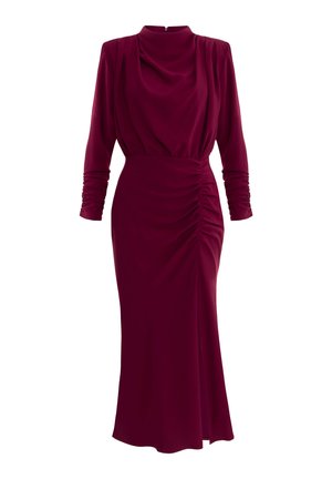 Bordowa sukienka z długimi rękawami, dekoltem w kształcie półokręgu i marszczeniami po bokach. Gładki materiał o dopasowanej sylwetce i lekko rozkloszowanej spódnicy.