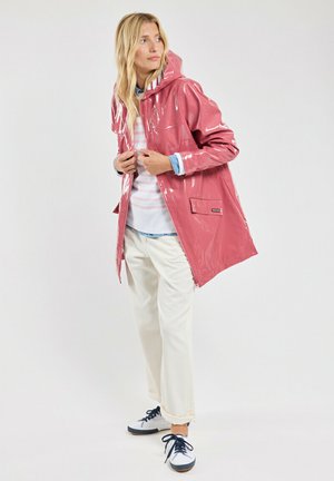 CIRÉ BRILLANT DÉPERLANT - Parka - garnet rose