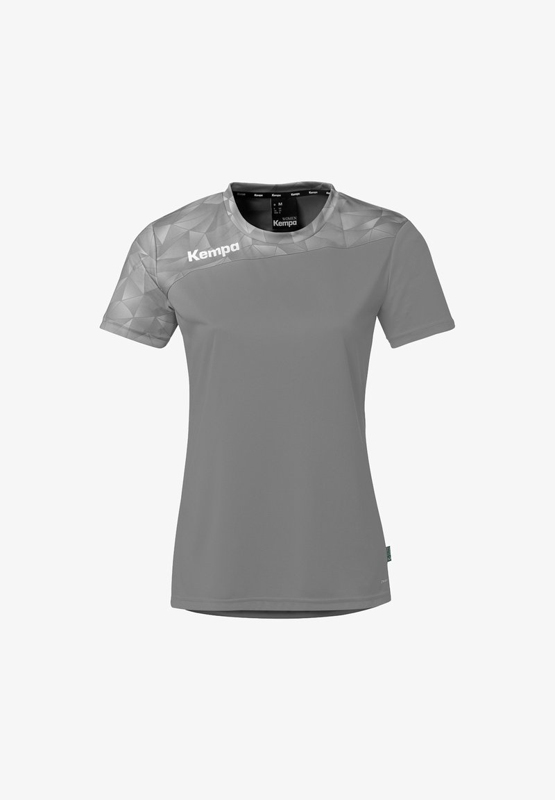 T-shirt de sport pour femme à manches courtes avec un motif géométrique sur la partie supérieure de la poitrine et des épaules, logo sur l'épaule gauche, et partie inférieure unie.