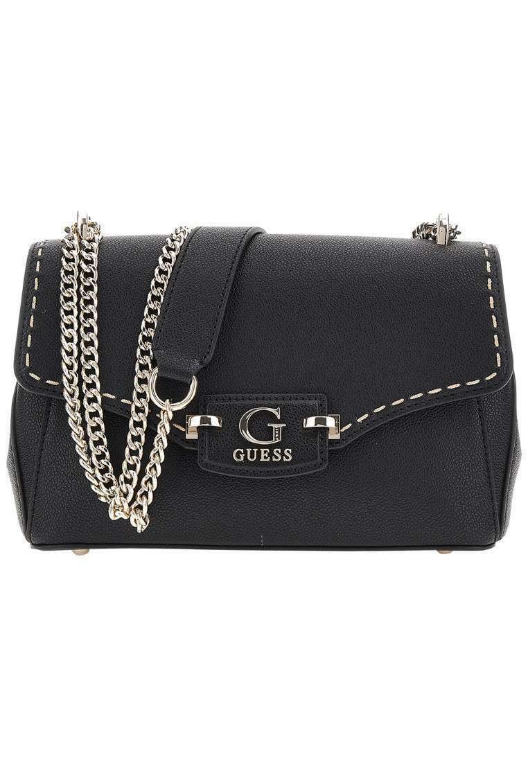Borsa a tracolla in pelle nera con pattina ripiegabile, hardware dorato, tracolla a catena e dettagli cuciti. Presenta una placca con logo sul davanti.