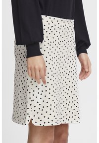 Anneline 2 4 Botton Top Birch Aop New Annel