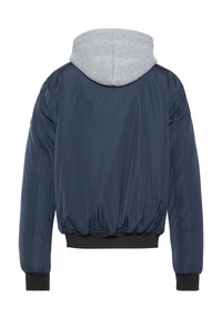 Marineblauer Bomberjacke mit grauem Kapuze, gerippten Bündchen und Saum. Glattes Material, gepolstertes Design und elastischer Saum für eine enge Passform.