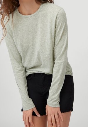 Long sleeved top - green