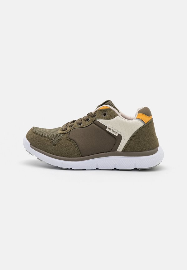 EXCURSION  - Trainers - alpine forest3