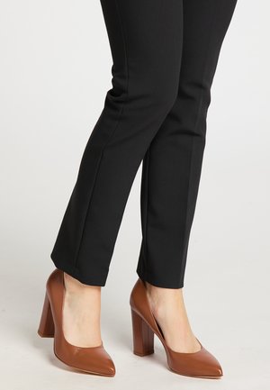 Klassieke pumps - cognac