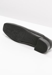 Gabor Stringate - black