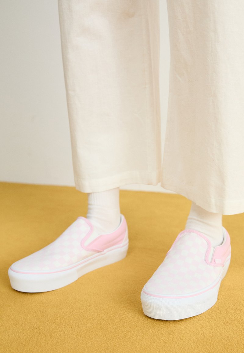 Vans CLASSIC SLIP-ON PLATFORM - Tenisky - cradle pink