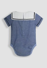 Modrý chambray overal s bielym námorníckym golierom, čierny lem, krátke rukávy a zapínanie na gombíky. Mäkká textúra a praktický dizajn.
