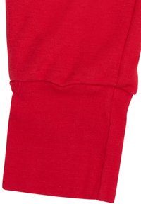 Roter Baumwoll-Sweatshirtbund mit gerippter Textur. Verfügt über eine einheitliche Farbe und ein sauberes Design ohne zusätzliche Muster oder Akzente.
