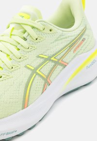 ASICS GT-2000 13 - Cestná bežecká obuv - cool matcha/celadon