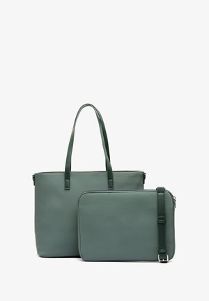 Grüne Leder-Tote-Tasche mit zwei Griffen, kombiniert mit einer passenden kleineren Tasche mit abnehmbarem Riemen und Reißverschluss.