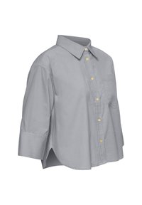 Chemise à boutons gris clair avec un col, des manches courtes, une poche poitrine et des boutons jaunes. Fabriquée à partir d'un tissu doux et texturé.