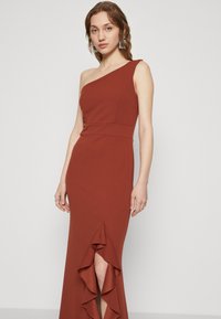 WAL G. MILLY ONE SHOULDER RUFFLE MAXI - Pidulikud riided - burnt orange