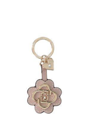 Portachiavi in metallo dorato con ciondolo a forma di fiore in pelle rosa e piccolo ciondolo a forma di cuore dorato, ciascuno con dettaglio in strass trasparente.