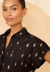 Love & Roses ROLL SLEEVE UTILITY - REGULAR FIT - Gombos blúz - black foil