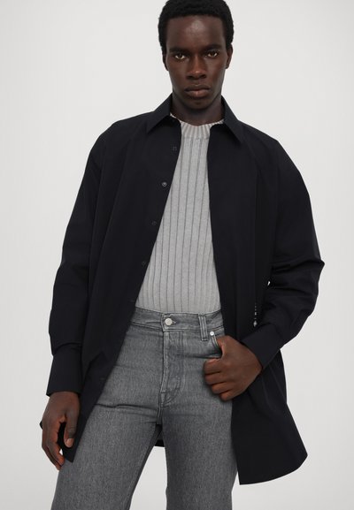 MM6 Maison Margiela c GORE LONG-SLEEVED  - Kratek plašč - deep black