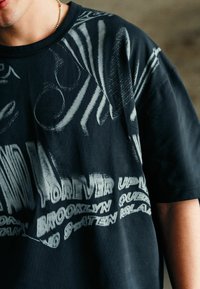 Next T-shirt med print - slate grey