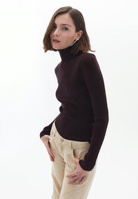 OXXO TURTLENECK - Svetr - chocolate plum