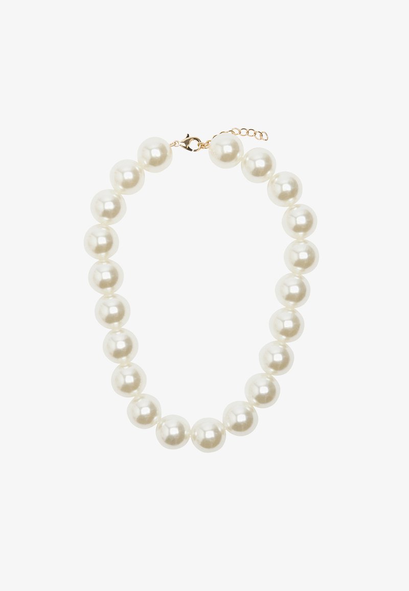 Naszyjnik z pereł, składający się z okrągłych, błyszczących białych pereł z zapięciem w kolorze złotym. Prosty design z naprzemiennie zmieniającymi się rozmiarami pereł oraz regulowanym łańcuchem.