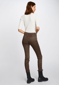 Morgan SLIM WITH WET EFFECT - Pantaloni - taupe