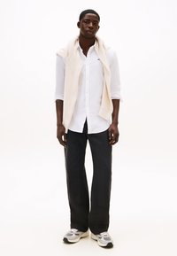 Tommy Jeans SLIM STRETCH OXFORD SHIRT - Camisa - white