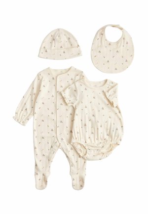 Baby-sæt i cremefarve med langærmet heldragt med fødder, kortærmet body, hue og savlesmæk med små blomsterprint.