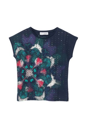 Haut bleu marine à manches courtes avec un grand motif floral multicolore et de petites embellissements scintillants dispersés sur le tissu.