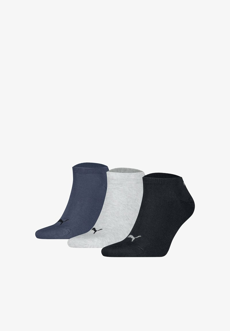 Trois paires de chaussettes de cheville en marine, gris et noir, présentant une texture côtelée et de petits logos noirs sur chaque paire.