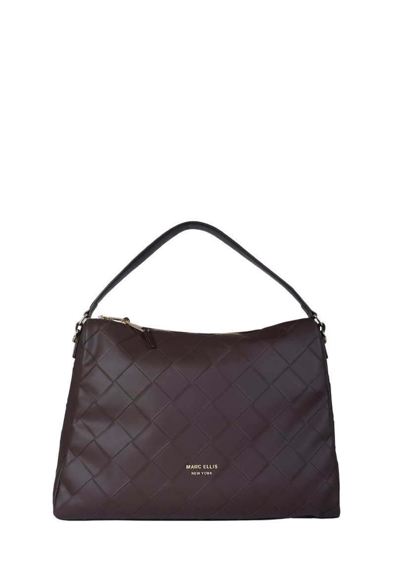 Bolso de mano marrón oscuro acolchado con una textura lisa, que cuenta con una única correa para el hombro y cierre de cremallera. Incluye un detalle de logotipo en dorado.