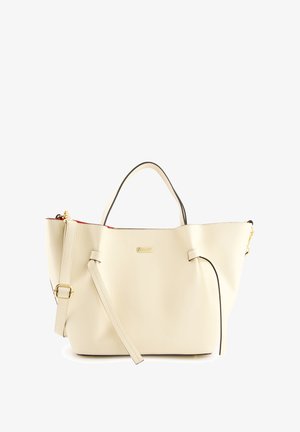 Sac en cuir crème avec une finition texturée, bords noirs contrastants, quincaillerie dorée et une bandoulière amovible.