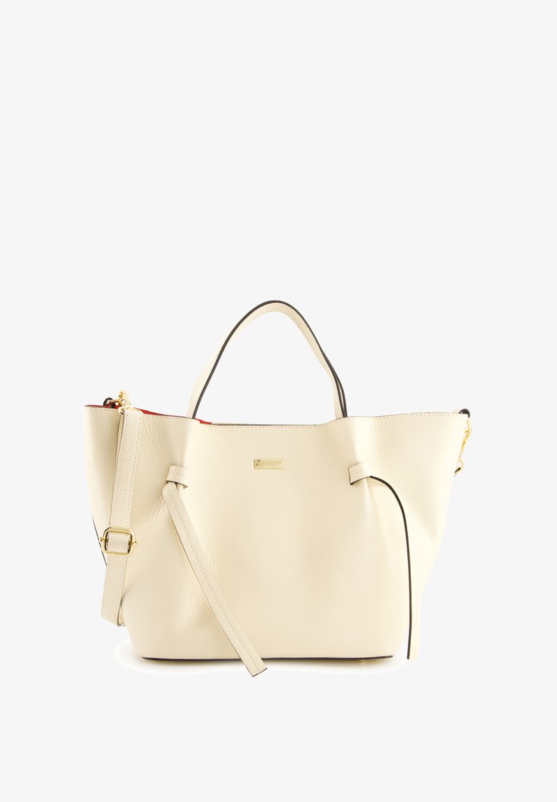 Sac en cuir crème avec une finition texturée, bords noirs contrastants, quincaillerie dorée et une bandoulière amovible.