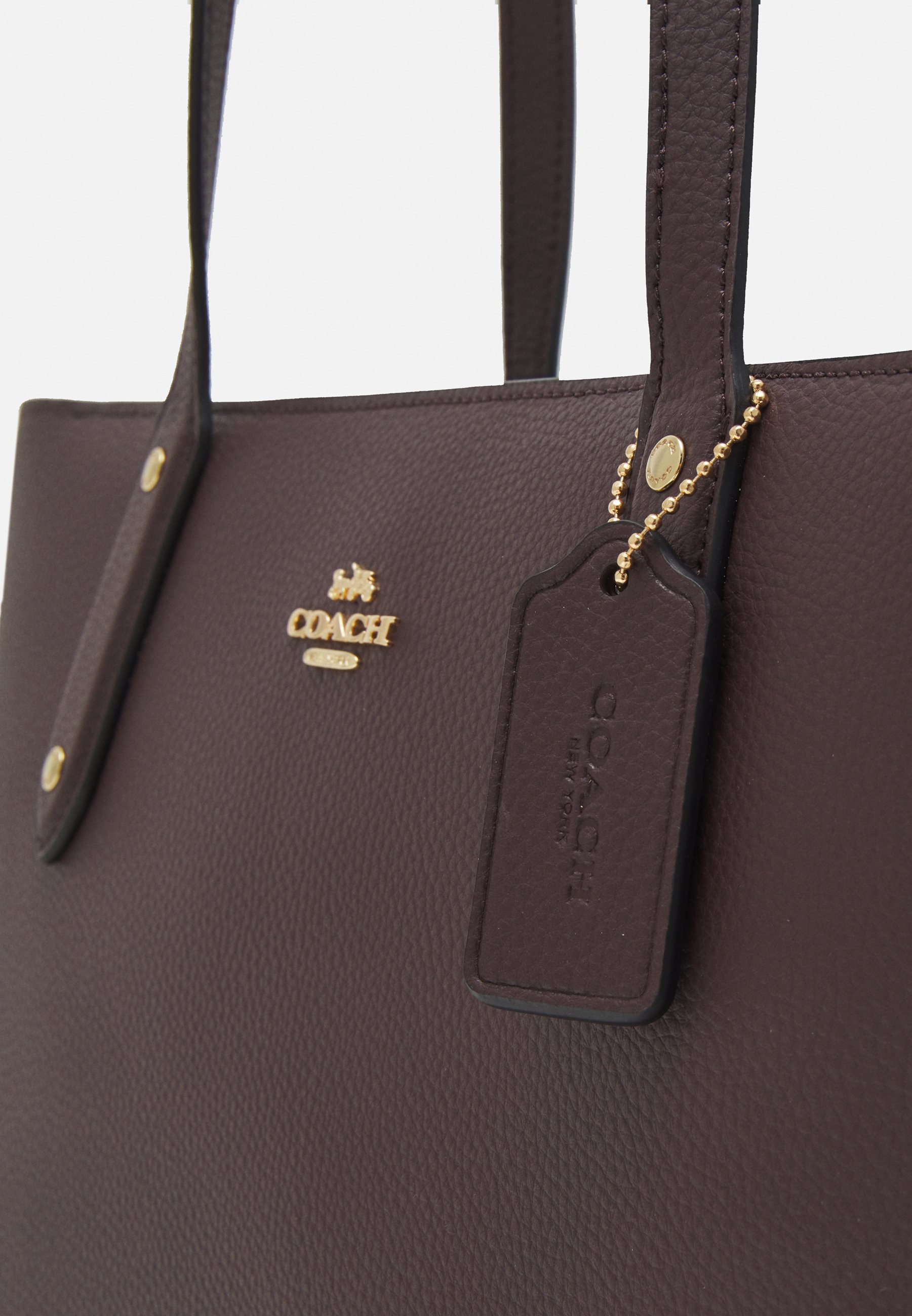 central tote with zip