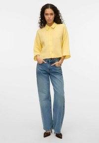 Vero Moda VMNATALI - Overhemdblouse - pale banana