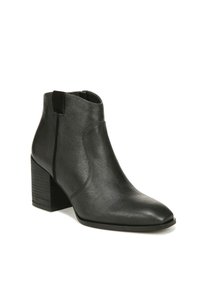 Schwarze Leder-Ankle-Boots mit spitzem Zehenbereich und Blockabsatz. Verfügt über ein seitliches elastisches Paneel für ein einfaches Anziehen und eine glatte, strukturierte Oberflächenbeschaffenheit.