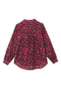 Halenka s dlouhým rukávem s potiskem červených třešní na průhledné látce, s klasickým límečkem a manžetami na knoflíky, s nařaseným detailem na zadní straně.