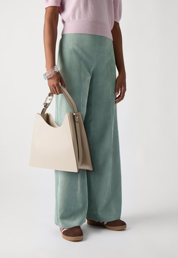 NUVOLA L HOBO - Handtasche - avena