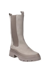 Bottines à enfiler en daim gris avec un panneau latéral élastique texturé et des languettes de tirage, présentant une semelle épaisse avec de profondes rainures pour l'adhérence.