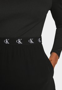 Calvin Klein Jeans Robe en jersey - black