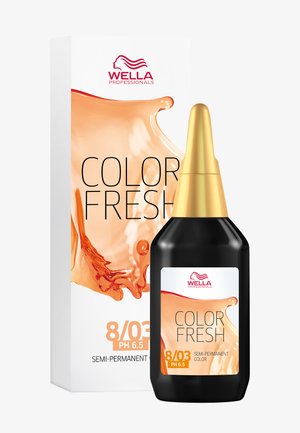 Wella Color Fresh Halbperlente Haarfarbe in einer schwarzen Flasche mit einem goldenen Deckel, ausgestattet mit einem weißen Etikett und einem lebhaften orangen Spritzgrafik.