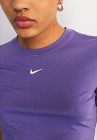 Nike Sportswear Basic póló - daybreak
