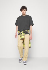 Levi's® XX CHINO EZ TAPER II - Calças - tan