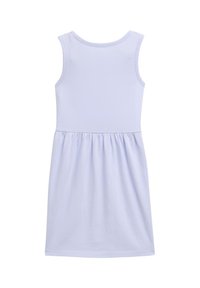 Helles lavendelfarbenes ärmelloses Kleid, weicher Baumwollstoff, runder Ausschnitt, eng anliegendes Oberteil mit geraffter Taille, fließender Rock.