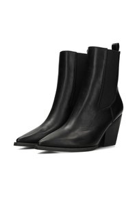 Botines de cuero negro hasta el tobillo con punteras puntiagudas, paneles laterales elásticos y un tacón grueso. Textura suave con detalles de costura mínimos.