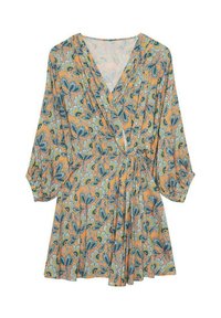 Vestido wrap floral con fondo naranja y patrones florales en azul y verde, mangas largas abullonadas y cintura ceñida.