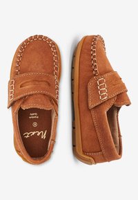 Unselected, brown